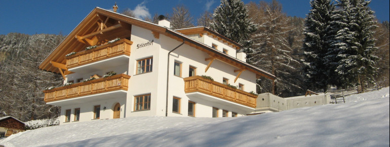 Felderhof im Winter