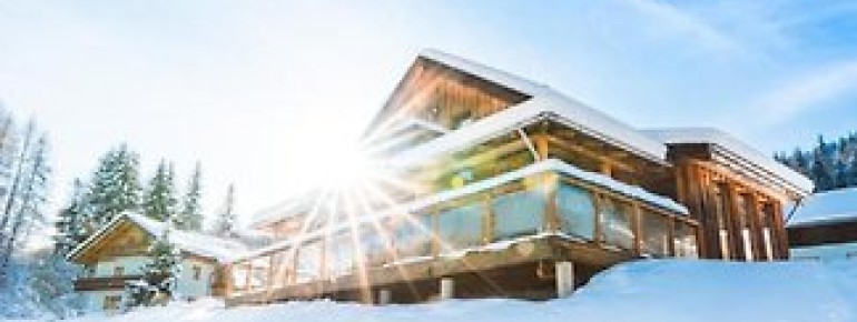 Chalet in der Wintersonne