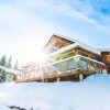 Chalet in der Wintersonne