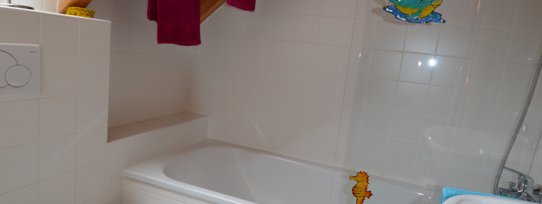 Badezimmer im OG mit Wannenbad