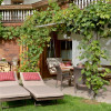 Ferienwohnung Abendrot / Terrasse mit Liegewiese