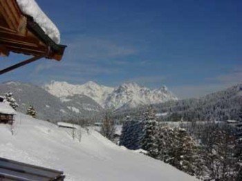 Blick auf die schneebedeckten Loferer