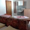 jedes Zimmer mit Waschbecken und Balkon