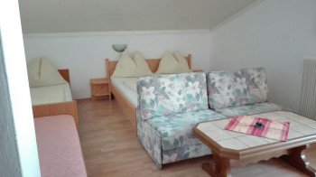 2-6 Bett Zimmer mit Waschbecken