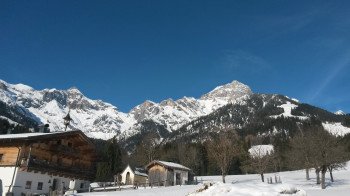 Ansicht Bauernhaus dahinter Steinernes Meer