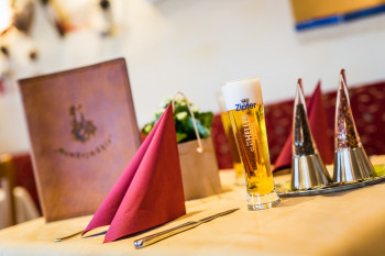 á la carte Restaurant im Hotel; täglich warme Küche von 16 bis 21 Uhr (während der Hotelöffnungszeiten).