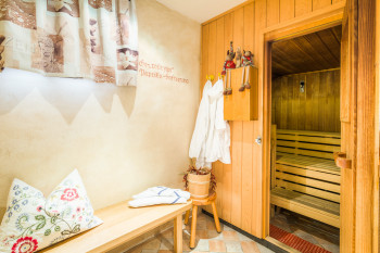 Kleiner Spa Bereich mit Kneippbecken, 2 x Saunen, Dampfbad, Ruheraum