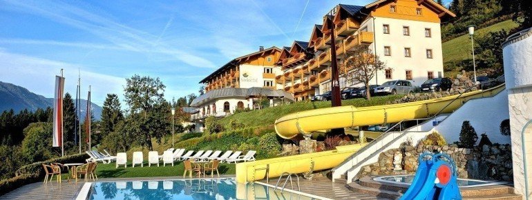 Hotel Glocknerhof - Schwimmbad mit Wasserrutsche in Kärnten