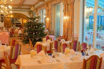 Weihnachten mit Weihnachtsbaum