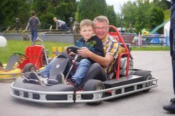 Gokart fahren am Parkplatz