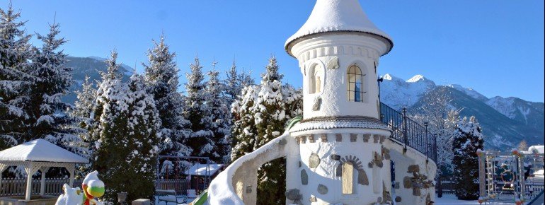 Spielplatz im Winter