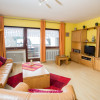Wohnzimmer mit großem Südbalkon