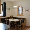 Küche mit Durchgang ins Wohnzimmer