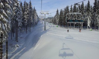 Abfahrtshang mit Sessellift in Skiliftkarussell Winterberg