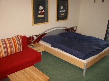 Erstes Schlafzimmer