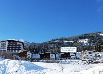 - HAUS IM WINTER -