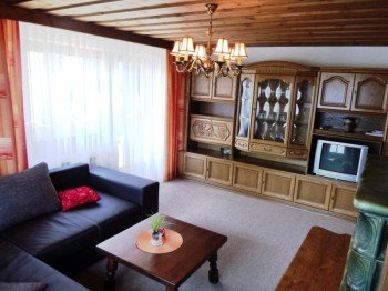 - WOHNSCHLAFRAUM MIT SAT-TV UND AUSZIEHCOUCH -