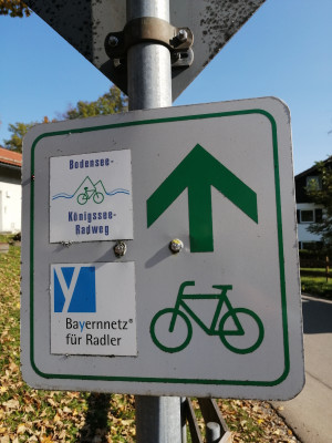 Radwege auf der Ebene und in Richtung Bergspitze sind möglich