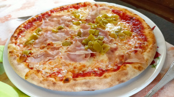 Leckere Pizzeria in 2 Minuten Fussweg entfernt