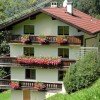 Hausansicht im Sommer