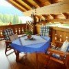 Große, überdachte Terrasse mit Sitz-und Liegemöbel