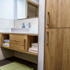 Apartment D - Priel: Bad mit begehbarer Dusche