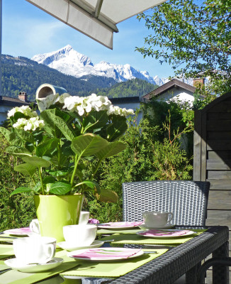 Frühstück mit Bergblick