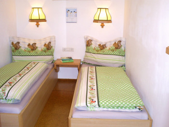 Schlafzimmer Wohnung Herbstlaub
