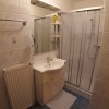 Bad mit Dusche und WC, Fußbodenheizung