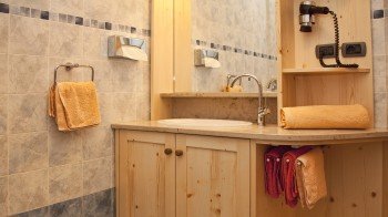 Bad der Ferienwohnung Siëla mit Bodenheizung