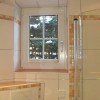 Warmes Badezimmer mit Fußbodenheizung