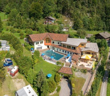 Luftbild des Wellnesbereichs mit Restaurnat
