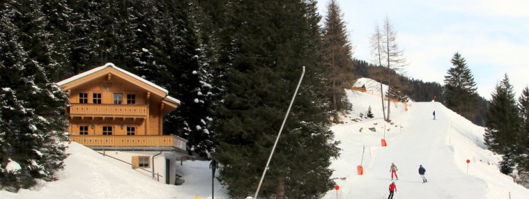 Im Winter direkt an der TAlabfahrt