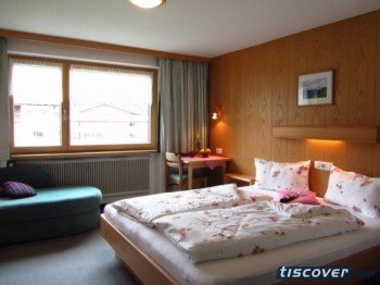 Doppelzimmer mit Badewanne und Duche/WC