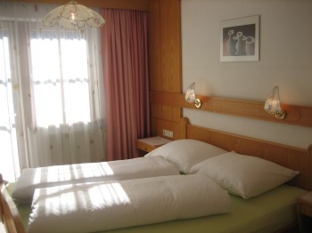 9 DZ oder Dreibettzimmer für max. 22 Pers.