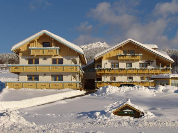 Gästehaus Hutterer "auf der Wies" und "Haus Karola" im Schnee