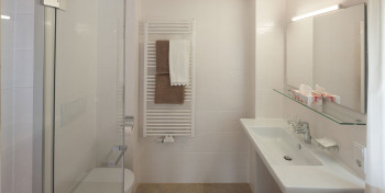 Badezimmer Fewo Obergeschoss & DZ Balkon