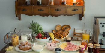 kleines Frühstücksbüffet