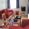 Wohnbereich mit ausziehbarer Doppelcouch