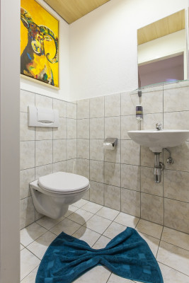 Ein separates WC in der großen Wohnung Nr. 5