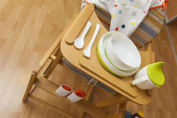 Hochstuhl und Babygeschirr