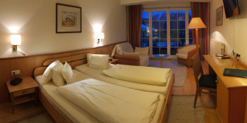 Zimmer Typ 4 Loggia zum Garten