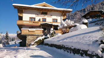 Hauszufahrt Winter Haus Rahm-Wechselberger