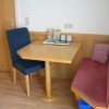 Gemütliche Sitzecke im Doppelzimmer