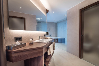 Neues Badezimmer der Garden Suite Royal