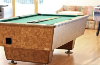 Spielesaal mit Billard, Tischtennis und Tischkicker