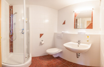 Das Badzimmer im Standart-Doppelzimmer