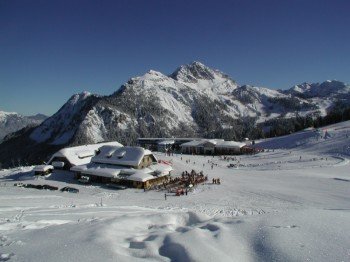 neben der Mittelstation (Kabinenbahn)