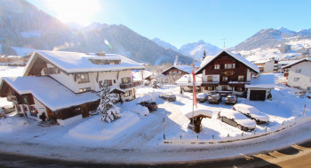 Gatterhof in Riezlern mit dem Haupt- u. Nebenhaus