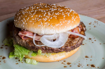 Alm-Burger vom eigenen Bio-Rind